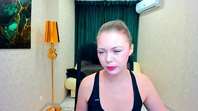 Strawberrye online show from 02/10/25, 03:24