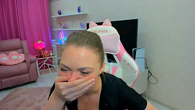 Strawberrye online show from 10/09/25, 03:59