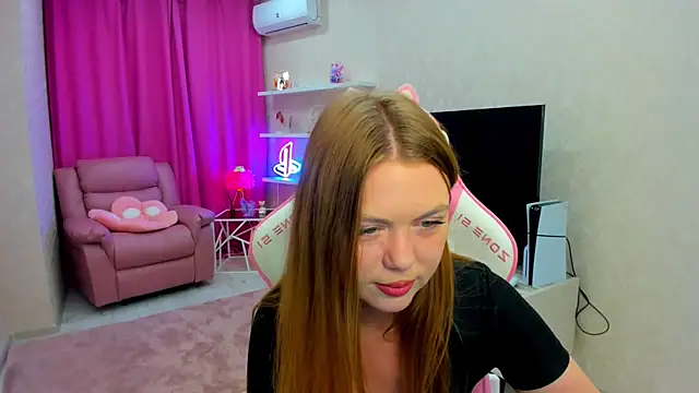 Strawberrye online show from 11/15/25, 03:26