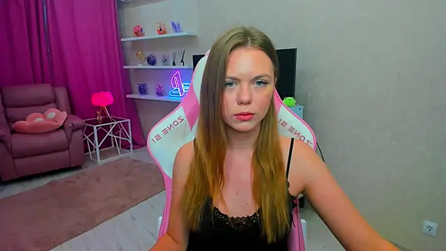 Strawberrye online show from 04/29/26, 03:21