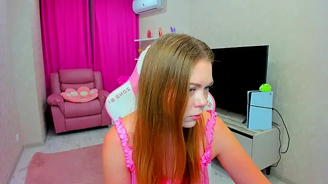 Strawberrye online show from 06/18/26, 03:18