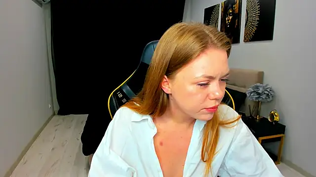 Strawberrye online show from 06/23/26, 03:37