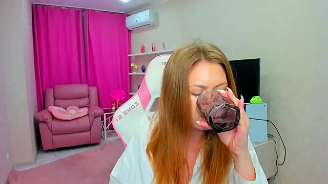 Strawberrye online show from 06/24/26, 03:27