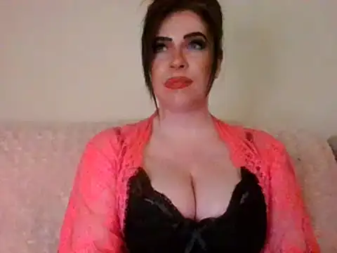 Snapshot of EmilyBlue chatting on 12/09/24, 12:01 EmilyBlue online show from 12/09/24, 12:01
