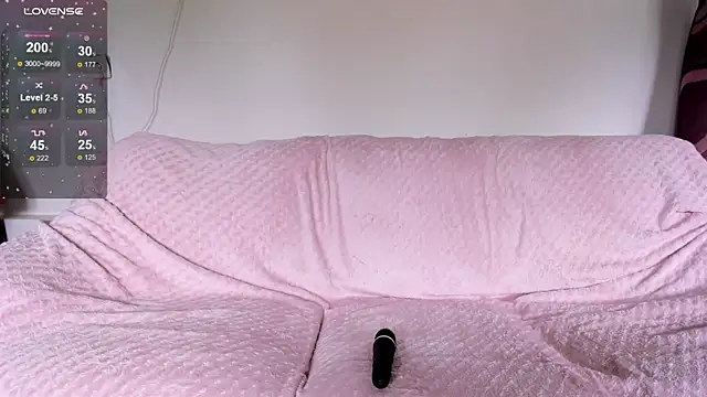 Snapshot of luxurydoll21 chatting on 05/17/26, 09:49 luxurydoll21 online show from 05/17/26, 09:49