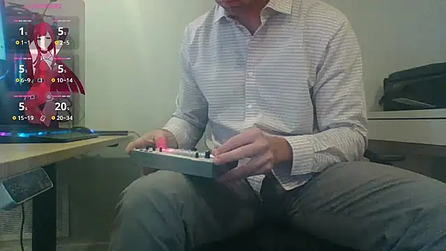 Snapshot of Bloopers66 chatting on 11/05/25, 11:27 Bloopers66 online show from 11/05/25, 11:27