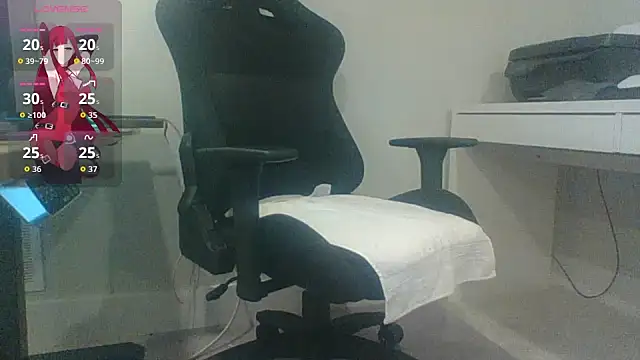 Snapshot of Bloopers66 chatting on 11/21/25, 01:43 Bloopers66 online show from 11/21/25, 01:43