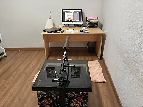 Snapshot of pinkgirls18 chatting on 09/21/25, 08:16 pinkgirls18 online show from 09/21/25, 08:16