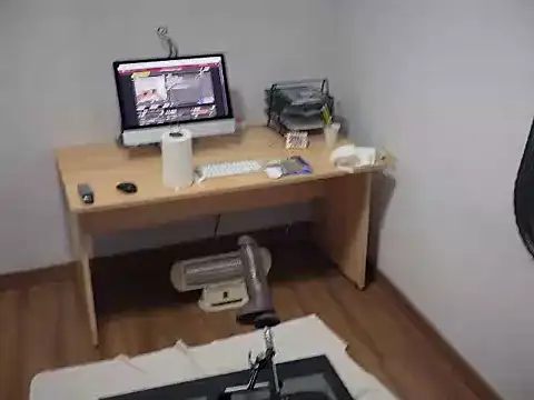 Snapshot of pinkgirls18 chatting on 11/09/25, 11:19 pinkgirls18 online show from 11/09/25, 11:19