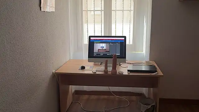 Snapshot of pinkgirls18 chatting on 02/09/26, 11:03 pinkgirls18 online show from 02/09/26, 11:03