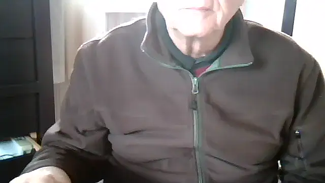 Snapshot of johnjohn622662 chatting on 12/20/25, 01:51 johnjohn622662 online show from 12/20/25, 01:51