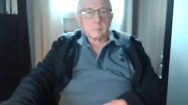 Snapshot of johnjohn622662 chatting on 01/12/26, 03:06 johnjohn622662 online show from 01/12/26, 03:06
