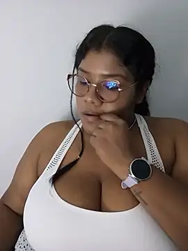 Snapshot of paola091 chatting on 05/19/26, 01:56 paola091 online show from 05/19/26, 01:56