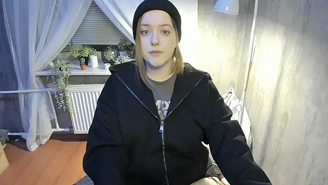 Snapshot of Sophia_Edwards chatting on 02/21/25, 06:48 Sophia Edwards online show from 02/21/25, 06:48