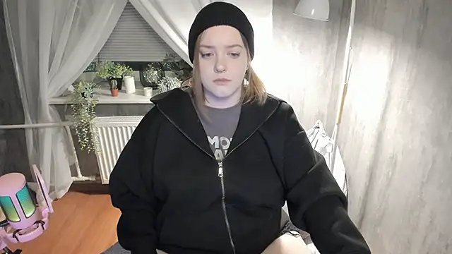 Snapshot of Sophia_Edwards chatting on 02/24/25, 06:36 Sophia Edwards online show from 02/24/25, 06:36