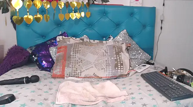 Snapshot of SARAWILLS chatting on 02/04/25, 04:39 SARAWILLS online show from 02/04/25, 04:39