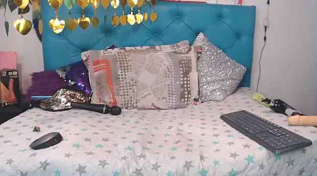 Snapshot of SARAWILLS chatting on 02/05/25, 01:44 SARAWILLS online show from 02/05/25, 01:44