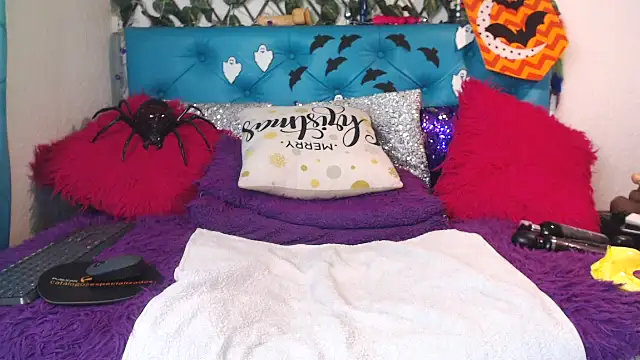 SARAWILLS online show from 10/31/25, 01:56