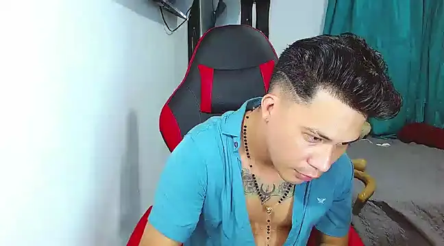 Snapshot of boyhot23x chatting on 12/31/24, 03:34 boyhot23x online show from 12/31/24, 03:34