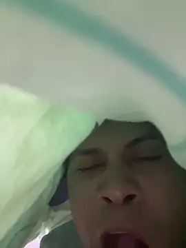 Snapshot of boyhot23x chatting on 04/07/26, 04:24 boyhot23x online show from 04/07/26, 04:24