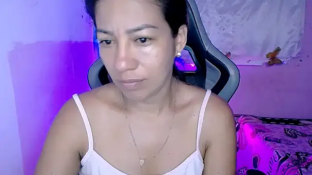 ninatiny online show from 10/31/25, 09:21