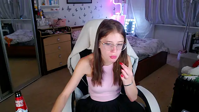 Kira honeyy online show from 10/08/25, 06:00