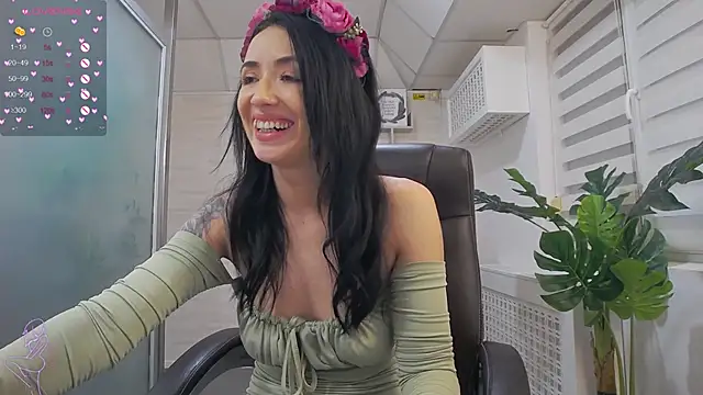 Snapshot of GlamKate chatting on 03/10/25, 10:15 GlamKate online show from 03/10/25, 10:15