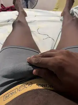 Snapshot of elnegro_696 chatting on 10/16/25, 04:24 elnegro 696 online show from 10/16/25, 04:24