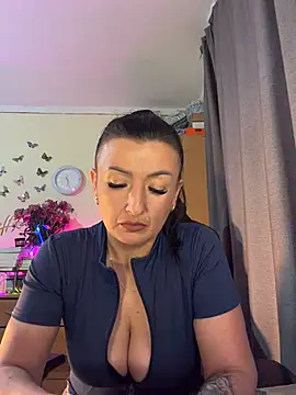 Snapshot of Hotangel75 chatting on 06/11/26, 08:34 Hotangel75 online show from 06/11/26, 08:34