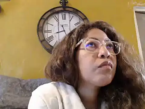 Snapshot of mila38 chatting on 02/27/25, 08:28 mila38 online show from 02/27/25, 08:28