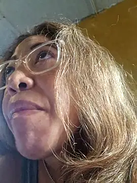 Snapshot of mila38 chatting on 10/11/25, 08:02 mila38 online show from 10/11/25, 08:02