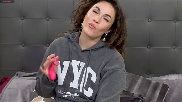 Clara-xoxo online show from 12/30/24, 01:47