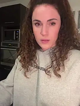 Clara-xoxo online show from 02/06/25, 08:02