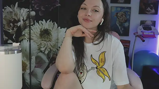 Snapshot of makiyahbelle chatting on 11/27/25, 10:28 makiyahbelle online show from 11/27/25, 10:28