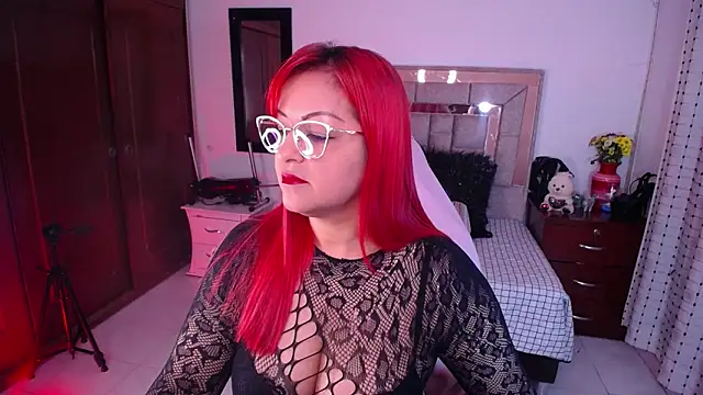 salomecastro  online show from 02/11/25, 03:18