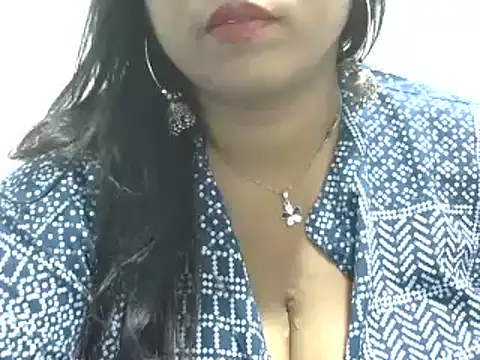 Snapshot of ROSEE_MERRYYYY chatting on 01/05/25, 03:13 ROSEE MERRYYYY online show from 01/05/25, 03:13
