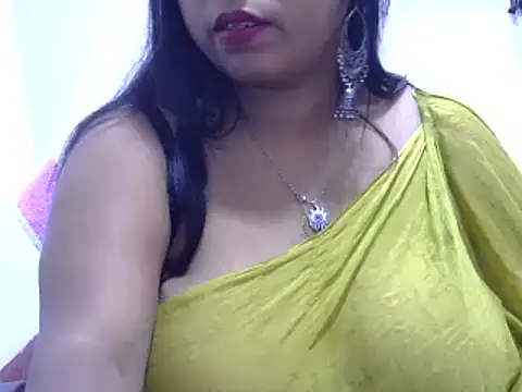 Snapshot of ROSEE_MERRYYYY chatting on 03/18/25, 12:58 ROSEE MERRYYYY online show from 03/18/25, 12:58
