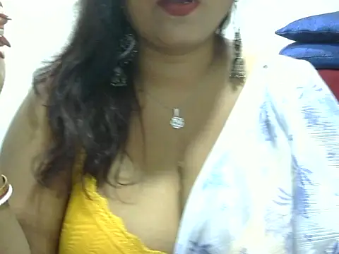 Snapshot of ROSEE_MERRYYYY chatting on 09/25/25, 07:39 ROSEE MERRYYYY online show from 09/25/25, 07:39