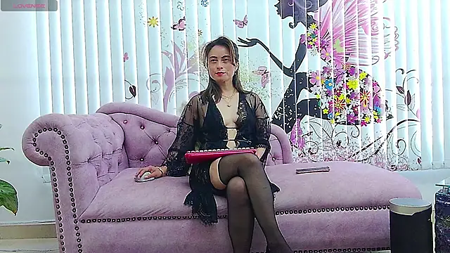 MarcelaFlores online show from 04/30/26, 02:45