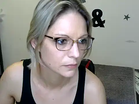 Snapshot of alixfeeling chatting on 12/06/24, 05:00 alixfeeling online show from 12/06/24, 05:00