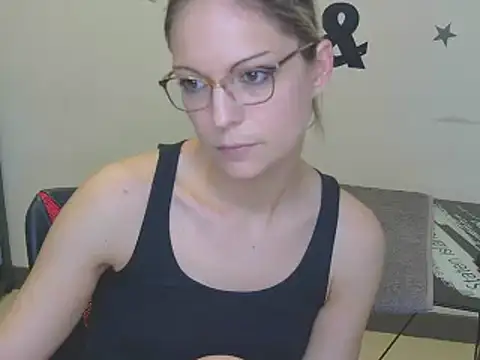 Snapshot of alixfeeling chatting on 12/30/24, 03:57 alixfeeling online show from 12/30/24, 03:57