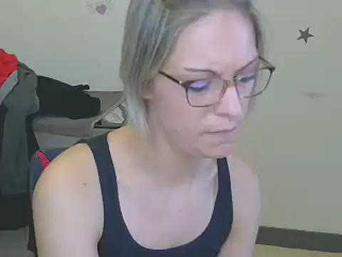 Snapshot of alixfeeling chatting on 01/20/25, 02:46 alixfeeling online show from 01/20/25, 02:46