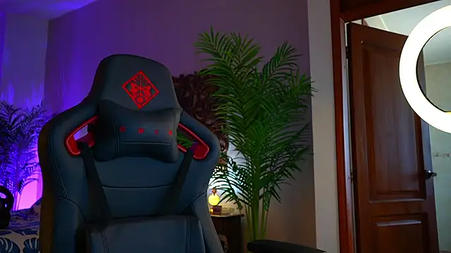 Snapshot of ambarEvans chatting on 12/12/24, 04:32 ambarEvans online show from 12/12/24, 04:32