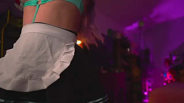 Snapshot of ambarEvans chatting on 02/02/25, 11:21 ambarEvans online show from 02/02/25, 11:21