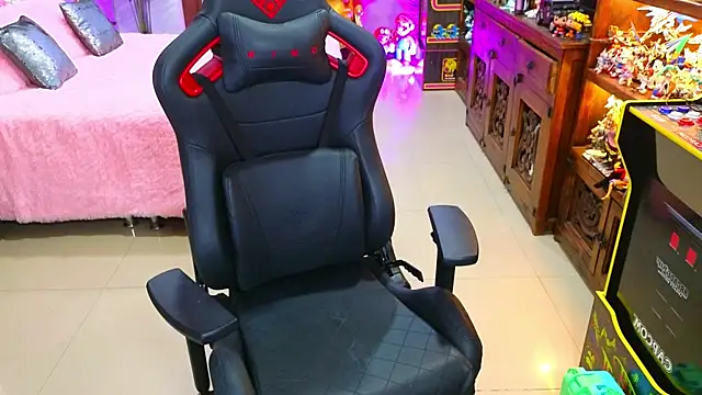 Snapshot of ambarEvans chatting on 02/05/25, 08:25 ambarEvans online show from 02/05/25, 08:25