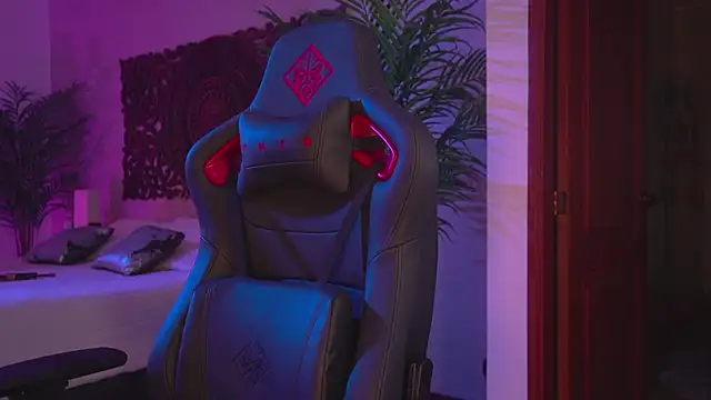 Snapshot of ambarEvans chatting on 03/21/25, 11:12 ambarEvans online show from 03/21/25, 11:12