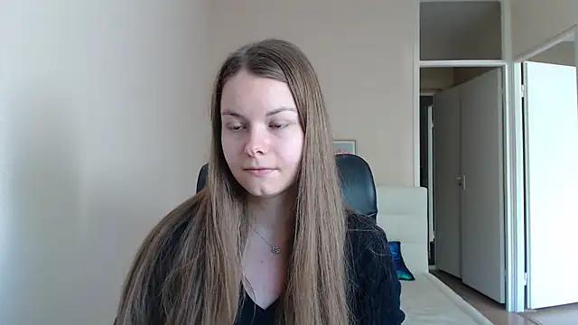 Snapshot of AnnaSweet18 chatting on 09/30/25, 09:47 AnnaSweet18 online show from 09/30/25, 09:47