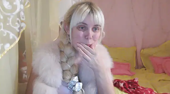 SunnySylvia online show from 12/11/24, 07:03