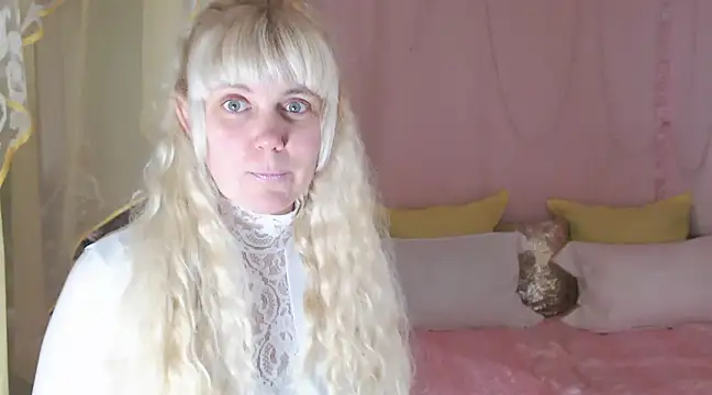 SunnySylvia online show from 12/12/24, 05:26