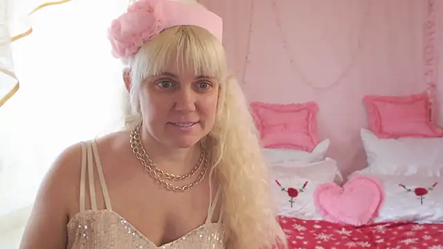 SunnySylvia online show from 02/09/25, 08:44